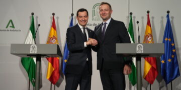 Moreno pide a la Comisión Europea que proteja al campo andaluz y mantenga los fondos de la PAC