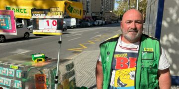 Francisco Javier, un trotacalles de Málaga que reparte suerte: 815.000 euros en premios de la ONCE