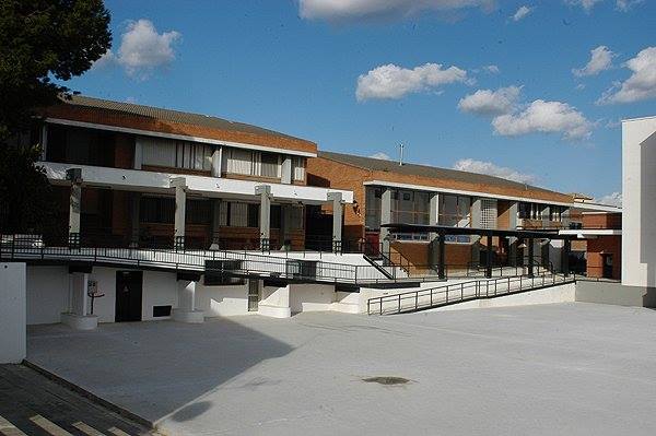 Más de 100 donaciones de sangre en una jornada solidaria del IES Mar de Alborán de Estepona