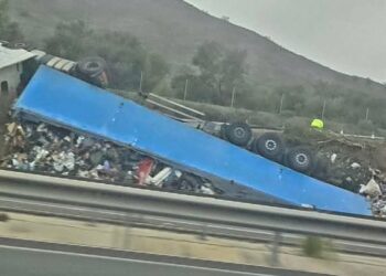 El vuelco de un camión vuelve a provocar retenciones en Málaga: esta vez en la AP-7 a la altura de Torremolinos