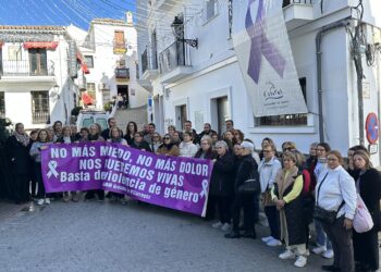 Casares se manifiesta contra la violencia hacia las mujeres