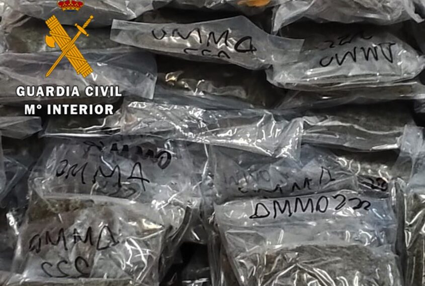 La Guardia Civil interviene 54 kilos de marihuana y hachís en la AP-7