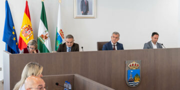 El Pleno del Ayuntamiento aprueba el presupuesto para 2026 en el que mantiene la mayor bajada de impuestos en la historia de Estepona