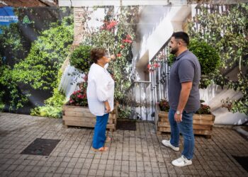 Marbella pone en marcha un plan de instalación de lonas decorativas para mejorar la estética del Casco Antiguo