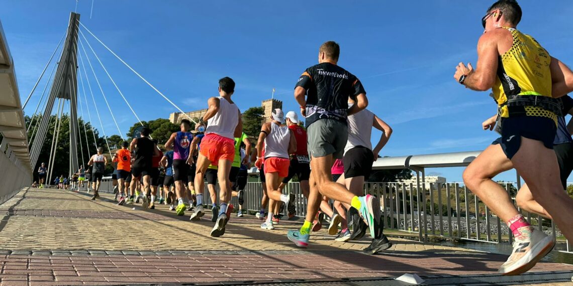 Alejandro Caña y Amanda Lanetoft se imponen en la VIII Media Maratón de Fuengirola