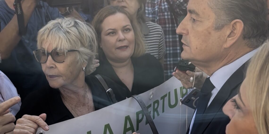 Sanz sobre la situación del Hospital de Estepona: «Tienen mi compromiso de que lo arreglamos»