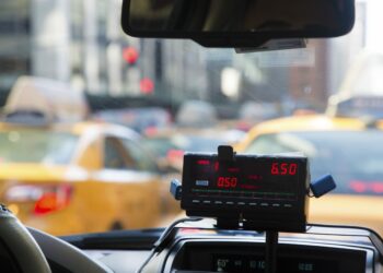 Detenido un taxista en Fuengirola tras arrastrar a un turista que trataba de evitar que se llevara su maleta