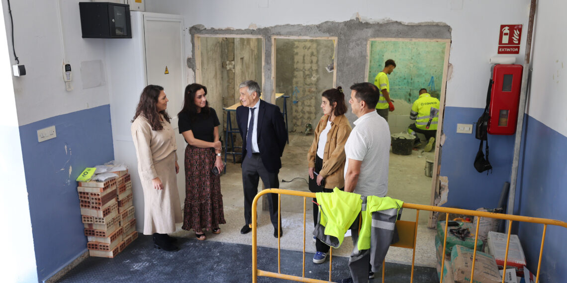 Navarro destaca que los usuarios habituales del trayecto Málaga-Estepona ahorrarían 2.000 euros al año si el Gobierno aplicase a la AP-7 las bonificaciones de la AP-9