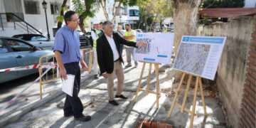 Marbella realiza obras de mejora de accesibilidad y la movilidad peatonal en la avenida de la Constitución de San Pedro