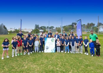 Más de medio centenar de niños participan en el primer ‘clinic’ de golf con Ángel Hidalgo en Marbella