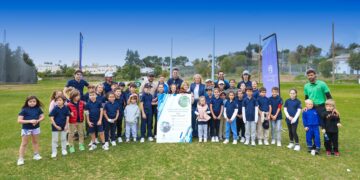 Más de medio centenar de niños participan en el primer ‘clinic’ de golf con Ángel Hidalgo en Marbella