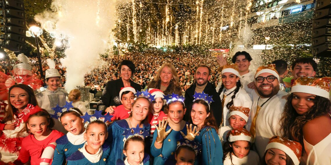 Marbella se vuelca con el encendido de su iluminación navideña en una noche mágica