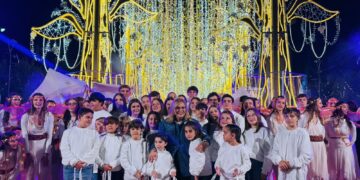 Fuengirola recibe la Navidad con el encendido de la iluminación artística navideña