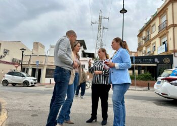 El Ayuntamiento de Fuengirola ultima el soterramiento del tendido aéreo de Los Pacos con el desmontaje de los cables y torretas