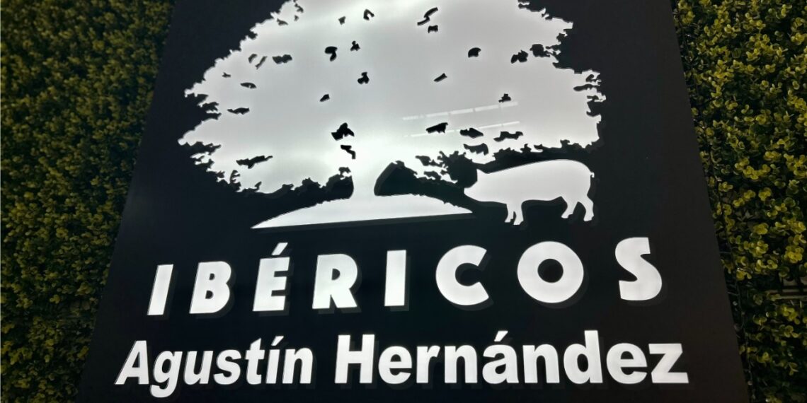 La tradición de siempre, el sabor de hoy: Ibéricos Agustín Hernández cumple su primer año en Estepona