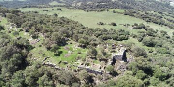 Descubren un posible teatro y un anfiteatro en la ciudad romana de Lacipo en Casares