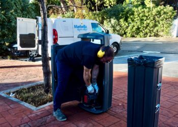 Marbella renueva más de un millar de papeleras en los últimos cuatro años para mejorar la recogida de residuos