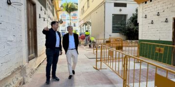 El Ayuntamiento de Marbella ejecuta de forma subsidiaria la reparación de tres socavones en el Paseo de Las Palmeras