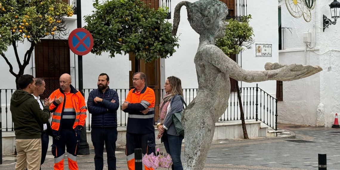 El Ayuntamiento acometerá la restauración de ‘La Niña’ de Benalmádena, de Jaime Pimentel, tras años de deterioro