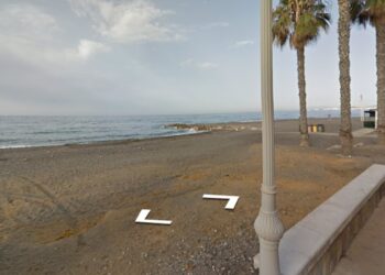 Hallan el cuerpo sin vida de una persona en la playa de la Mezquitilla, en Algarrobo