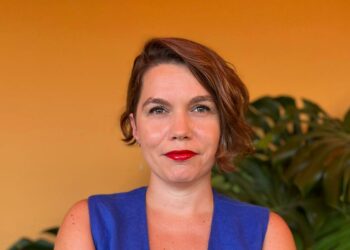 Violeta Niebla presenta en La Térmica su primera novela ‘Todo lo que hice por dinero’