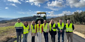 Diputación invierte 155.000 euros en la mejora de la carretera que conecta Valle de Abdalajís con el Caminito del Rey