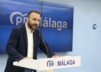 El PP critica que «la inacción del Gobierno aboca al aeropuerto de Málaga al caos»