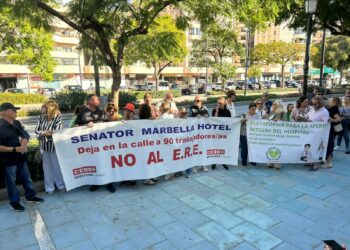 La plantilla del Senator sigue encerrada pidiendo el ERTE: «La ley es clara: no tenemos que ir a la calle»