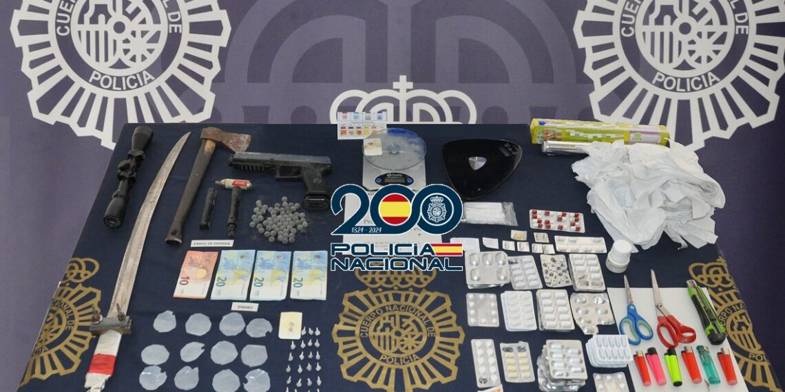 La Policía Nacional desarticula un punto de venta de drogas en Ronda y detiene a tres personas