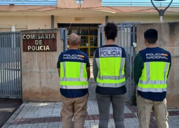 Agentes de la Policía Nacional salvan la vida en Málaga a un ciudadano gracias a maniobras de reanimación cardiopulmonar