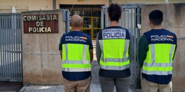 Agentes de la Policía Nacional salvan la vida en Málaga a un ciudadano gracias a maniobras de reanimación cardiopulmonar