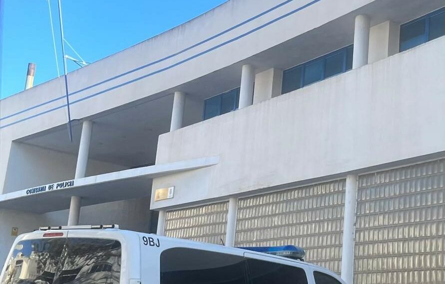 Detienen en Marbella a un falso policía noruego por intentar estafar a una mujer a la que previamente le habría hurtado su vehículo