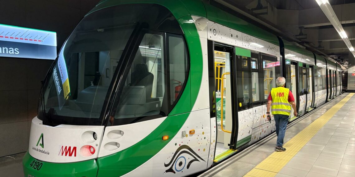 La Junta mantendrá las ayudas al transporte público en 2026 y financia una bonificación adicional del 20%