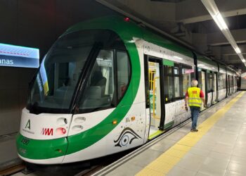 La Junta mantendrá las ayudas al transporte público en 2026 y financia una bonificación adicional del 20%