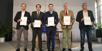 La Junta invertirá 250 millones en mejorar las condiciones de 70.000 funcionarios y modernizar la atención a los andaluces