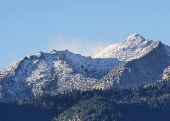 Cae la primera gran nevada en la Sierra de las Nieves y sus cumbres se tiñen de blanco