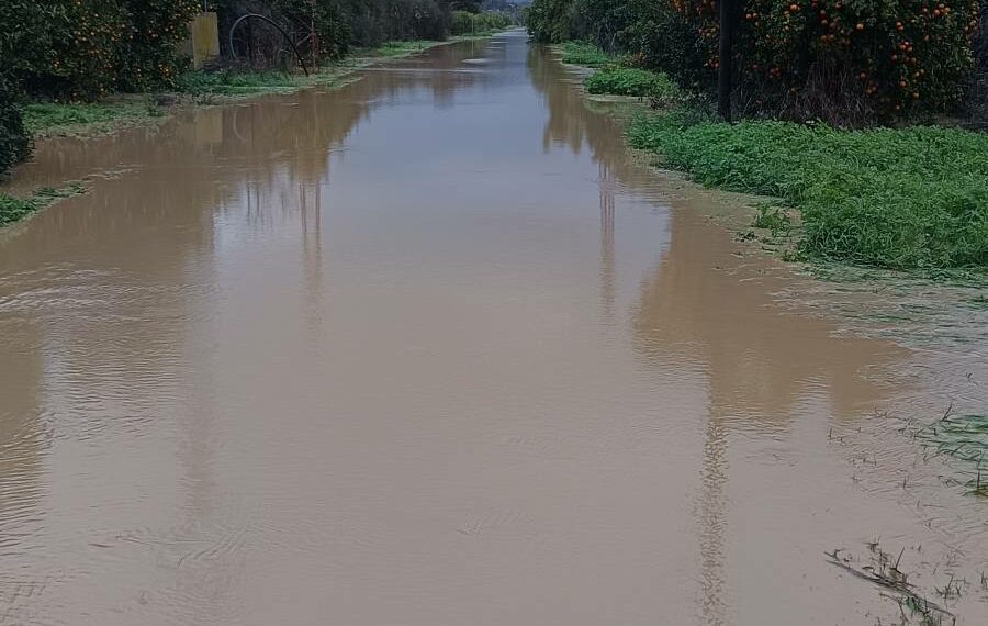 Málaga amanece aún con avisos y una crecida histórica en el río Guadalhorce