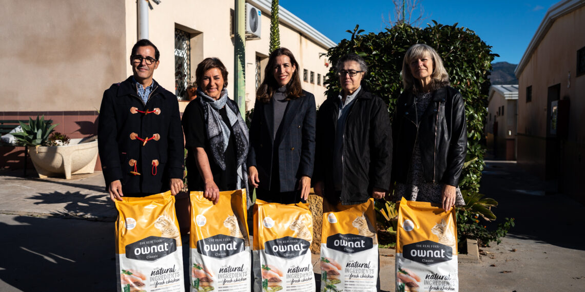 El Ayuntamiento de Málaga entrega 3.200 kilos de alimentos a entidades para la manutención de las colonias de gatos