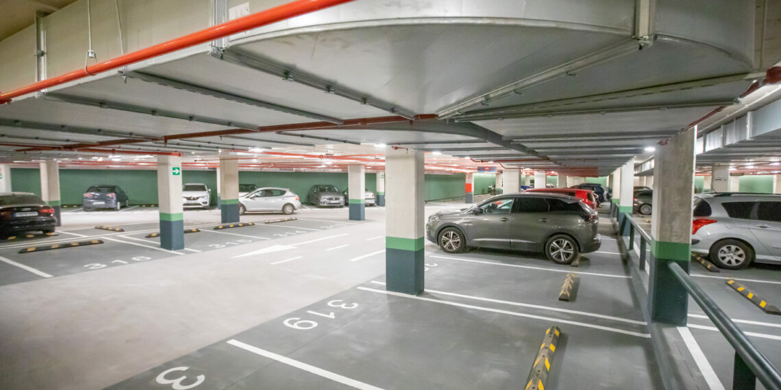 Estepona construye la mayor red de aparcamientos públicos gestionada por personas con discapacidad y con un coste de 1 euro al día