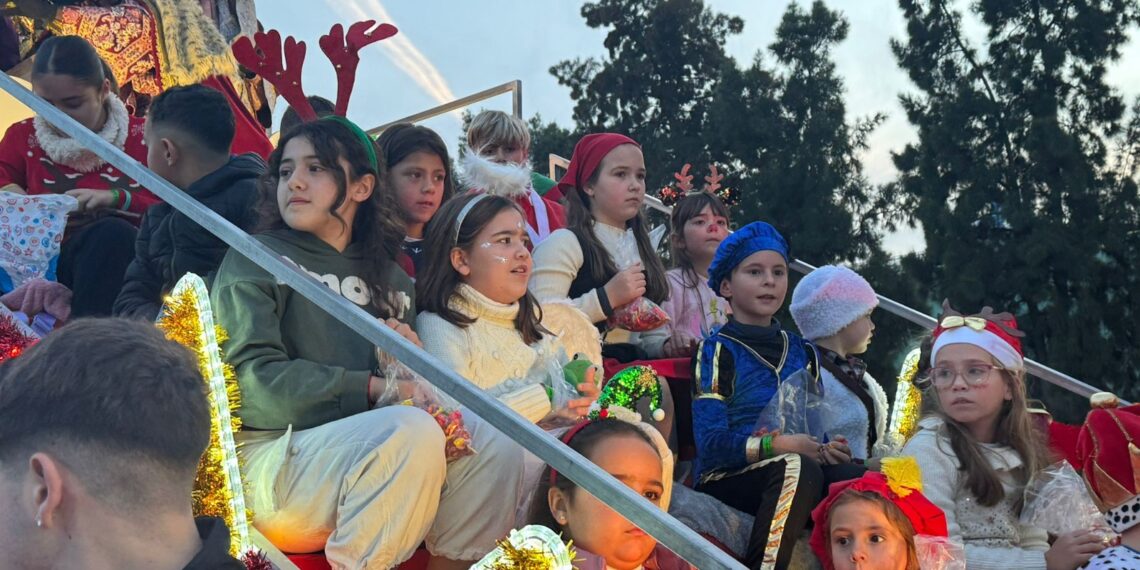 Mijas fomenta la participación de entidades vecinales, sociales, deportivas y AMPAS en las tres cabalgatas de Reyes del 5 de enero