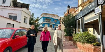 El Ayuntamiento de Fuengirola elimina el tendido aéreo de Los Pacos con el desmontaje de los cables y torretas