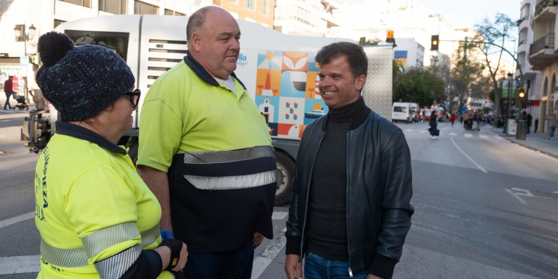 Marbella activa un dispositivo especial de Limpieza de cara a las fiestas navideñas que contará con más de 200 operarios