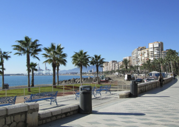 Encuentran el cuerpo sin vida de una mujer en la orilla de una playa de Málaga capital
