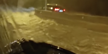 El temporal causa graves inundaciones en la A-7 a la altura de Marbella