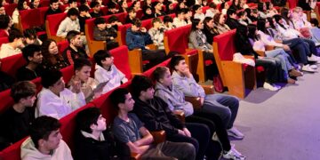 Ana Mata preside una charla a institutos destinada al fomento de la igualdad y la sexualidad sana entre los más jóvenes