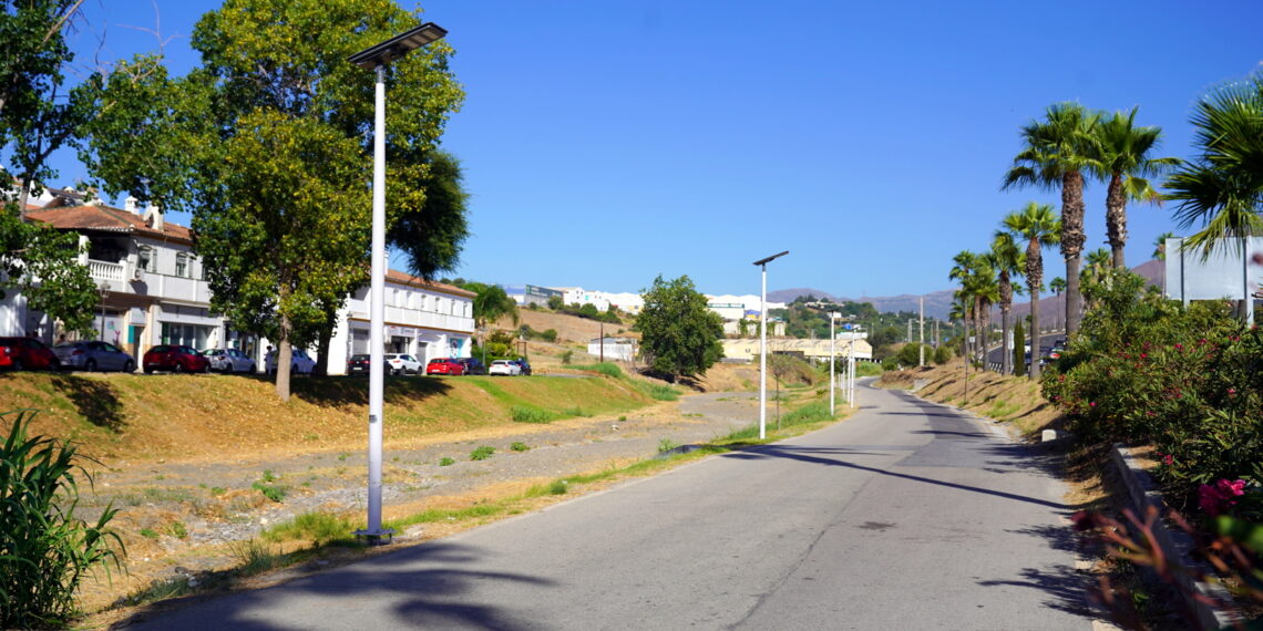 El Ayuntamiento finaliza la primera fase de instalación de alumbrado en el corredor litoral y en viales del extrarradio