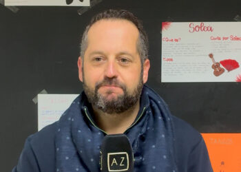 “No es zambombá, es zambomba”: el cantaor flamenco Alejandro Estrada detalla la esencia del villancico flamenco