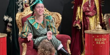 Fuengirola organiza una recepción con los pajes de los Reyes Magos en la plaza Reyes Católicos