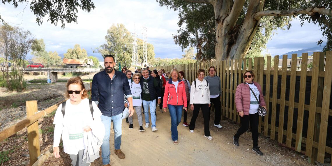 Una caminata popular inaugura el paseo fluvial del Río Guadaiza tras una inversión de 2,8 millones que renaturaliza su cauce