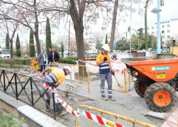 El Ayuntamiento ejecuta obras para mejorar la accesibilidad y la seguridad vial y construir una red de pluviales en la avenida Burgos de San Pedro Alcántara